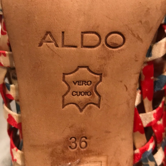 🛑 SOLD! Peep Toe Pumps w/ Floral Pattern & Bow 🛑 - Picture 11 of 11